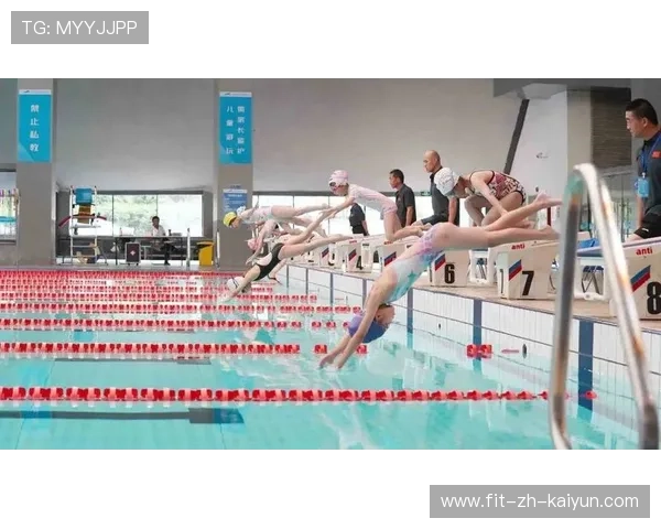 比利时游泳选手在比赛中展现出顽强拼搏精神，比利时游泳运动员